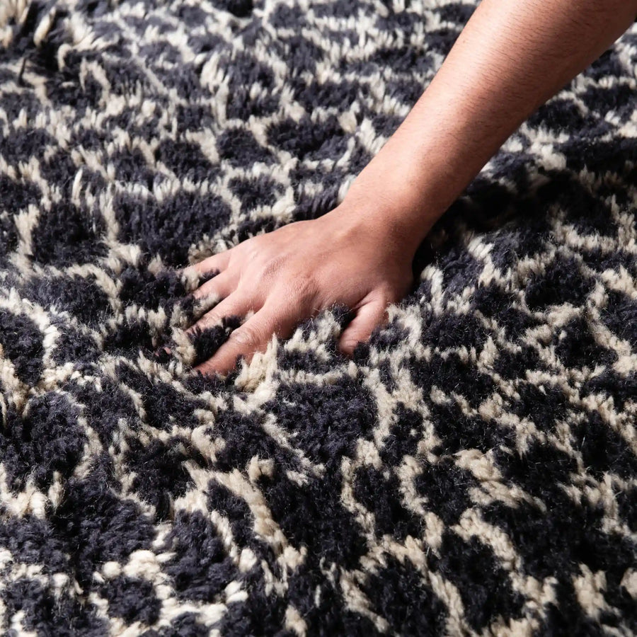 Midnight Elegance - Luxury Moroccan Mrirt Rug