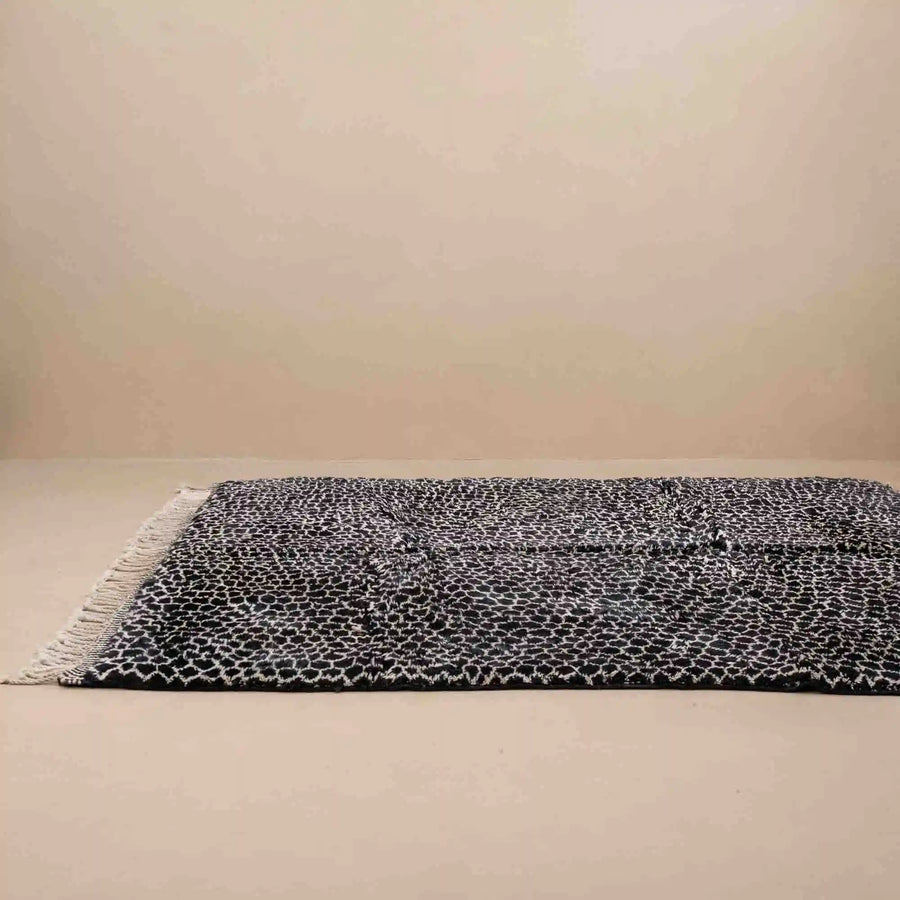 Midnight Elegance - Luxury Moroccan Mrirt Rug