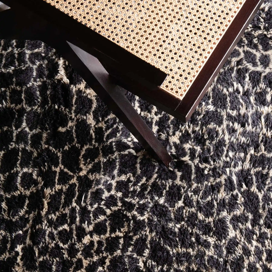 Midnight Elegance - Luxury Moroccan Mrirt Rug