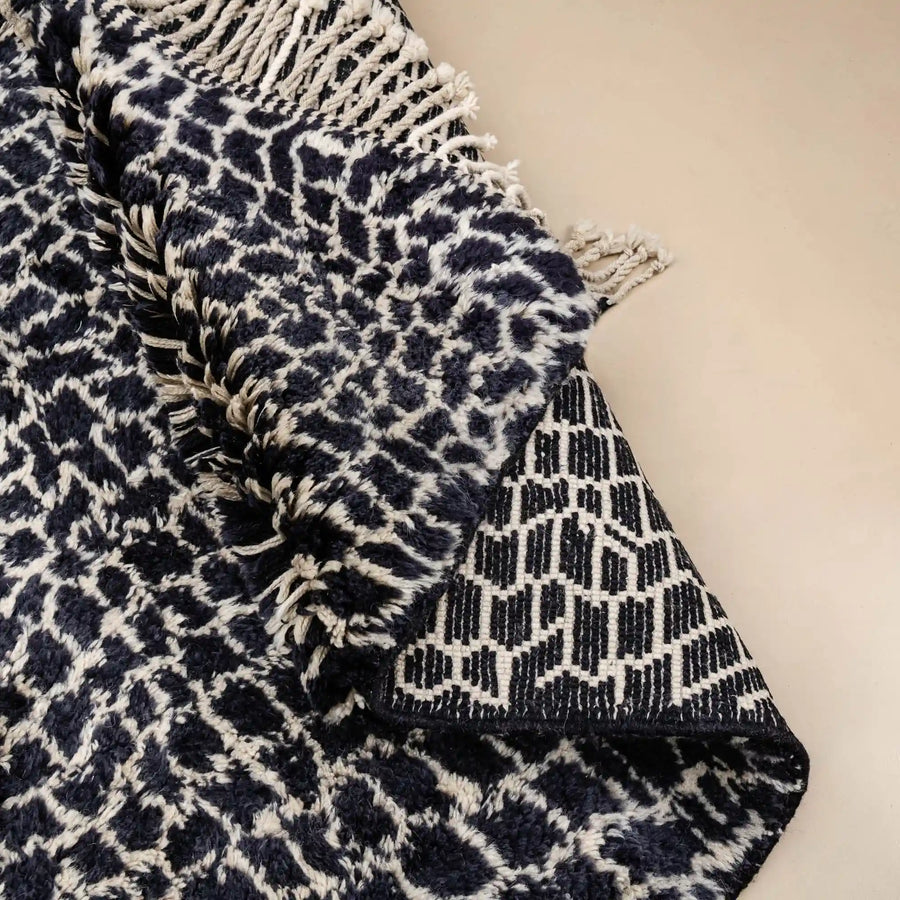 Midnight Elegance - Luxury Moroccan Mrirt Rug