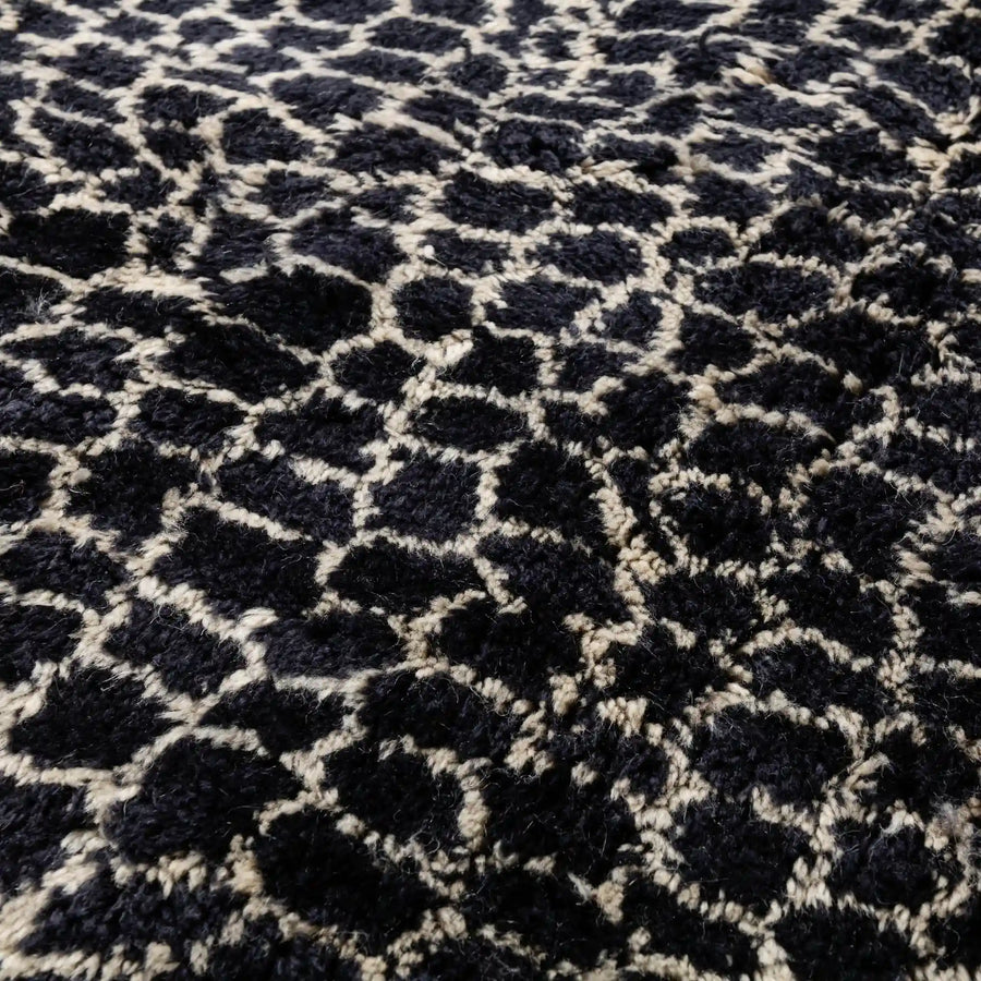 Midnight Elegance - Luxury Moroccan Mrirt Rug